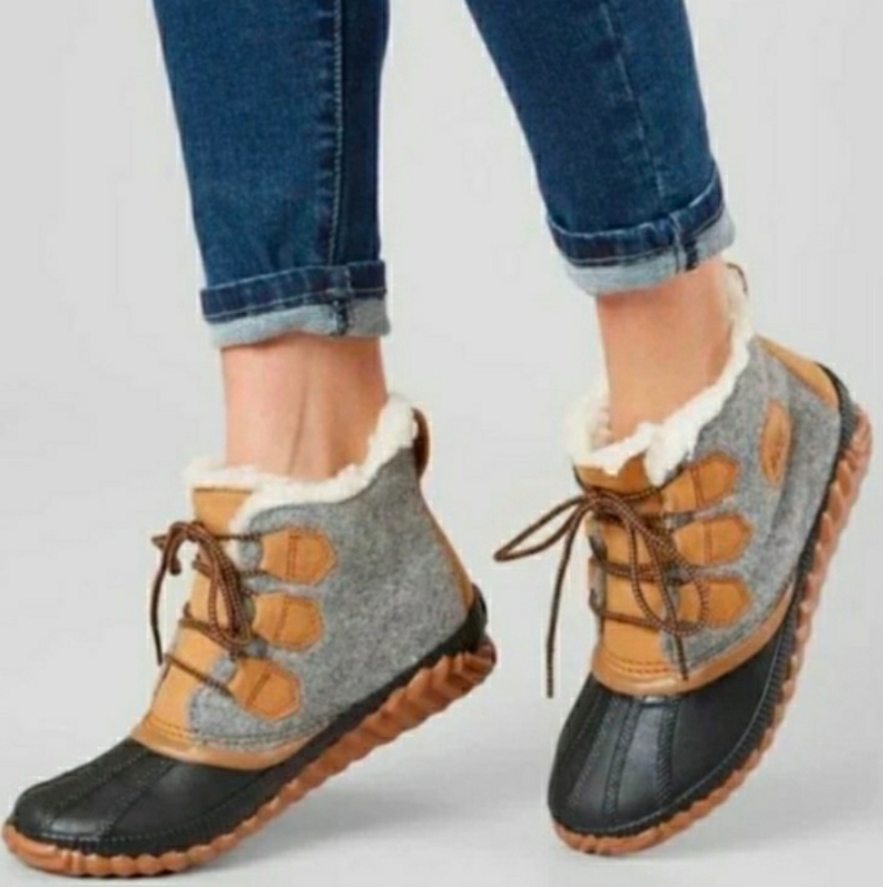 Size 6 SOREL Out And About Weatherproof Boots Winter Shoes Gray weather Rain
